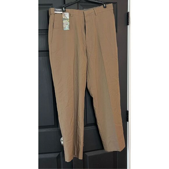 Haggar Men's Premium No Iron Khaki Classic Fit Expandable Waist Flat Front Pant - Picture 3 of 7